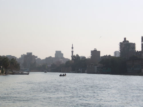 يشكل النيل مصدرًا لـ98% تقريبًا من كل مياه الشرب في مصر